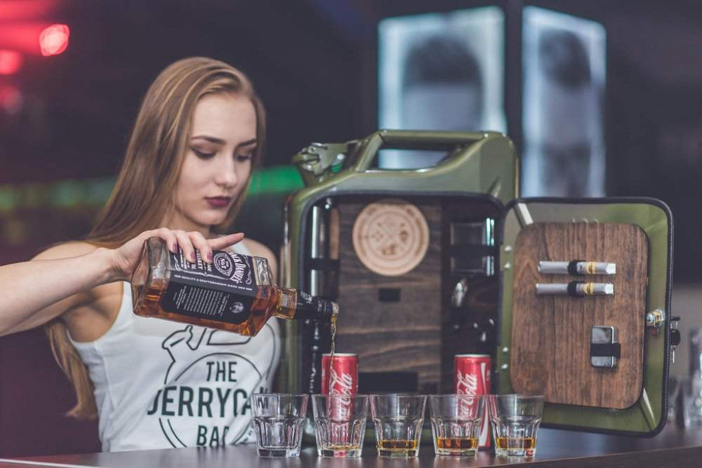 Männerhandtasche mal anders -Real Man- Die Minibar für echte Kerle